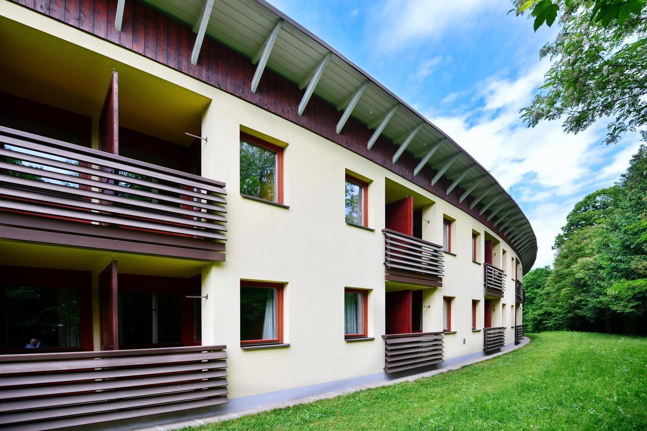 Bildungshaus Schloss Krastowitz Hotel Klagenfurt am Woerthersee Exterior photo